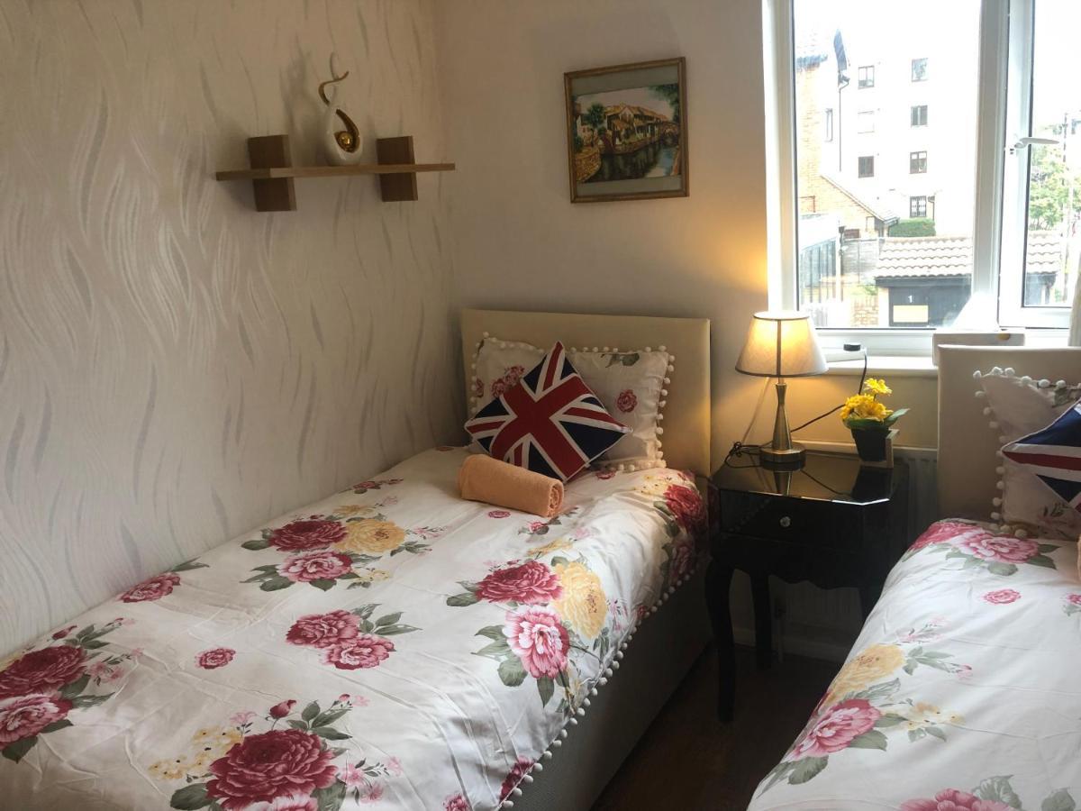 Cheerful 4 Bedroom House With Garden Free Parking London Exterior foto